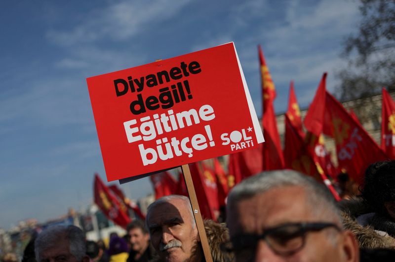&copy; Reuters. A demonstrator holds a placard reads that: "Budget for education, not for the religious affairs directorate!" during a rally against the government's latest religion-related policies on the education system, in Istanbul, Turkey December 10, 2023. REUTERS/