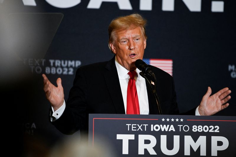 &copy; Reuters. Former U.S. President and Republican presidential candidate Donald Trump speaks during a "Commit to Caucus" event for his supporters in Coralville, Iowa, U.S., December 13, 2023.  REUTERS/Vincent Alban/File Photo