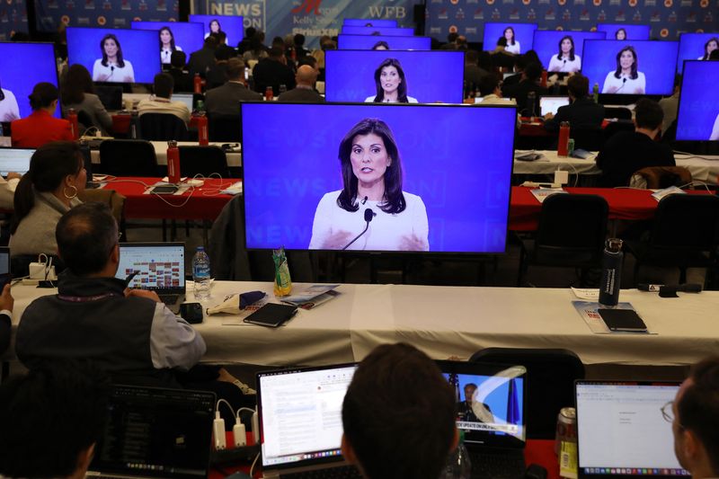 &copy; Reuters. Journalists in the press room watch as Republican presidential candidate and former U.S. Ambassador to the United Nations Nikki Haley speaks during the fourth Republican candidates' debate of the 2024 U.S. presidential campaign hosted by NewsNation at the