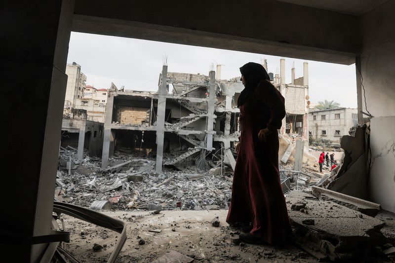 &copy; Reuters. Ataque israelense em Khan Younis
 14/12/2023  REUTERS/Ibraheem Abu Mustafa
