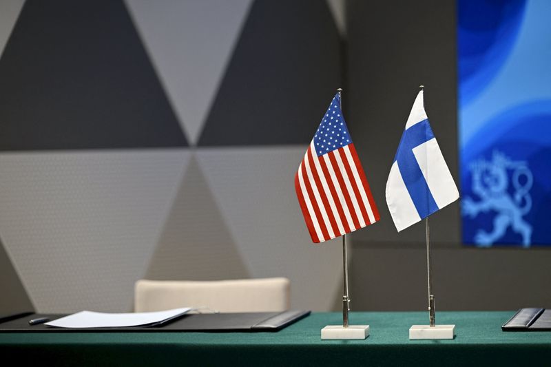 &copy; Reuters. FILE PHOTO: A view of flags of the U.S. and Finland before the U.S. Secretary of State Antony Blinken and Finnish Foreign Minister Pekka Haavisto sign a joint statement of Finland and the United States on cooperation in advanced wireless communications (6