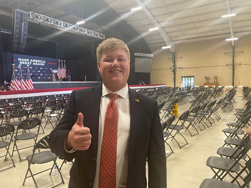 © Reuters. Jackson Lane, the Iowa Director of Faith Outreach for the Donald Trump 2024 campaign, poses for a picture at a Trump rally in Clive, Iowa, U.S., October 16, 2023. REUTERS/Nathan Layne