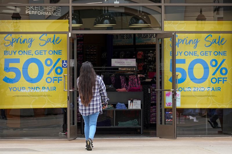 &copy; Reuters. FILE PHOTO: Sale signs are placed to greet shoppers at a retail store in Carlsbad, California, U.S., May 25, 2023. REUTERS/Mike Blake/File Photo