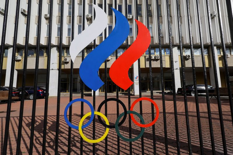 &copy; Reuters. FOTO DE ARCHIVO. Una vista a través de una valla muestra la sede del Comité Olímpico Ruso en Moscú, Rusia, el 13 de octubre de 2023.  REUTERS/Evgenia Novozhenina