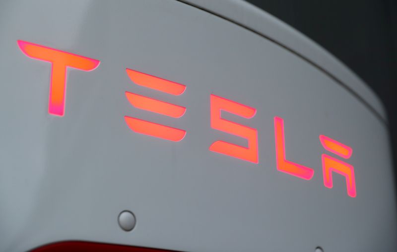 &copy; Reuters. The logo of Tesla is seen at a Tesla Supercharger station in Dietikon, Switzerland October 21, 2020. REUTERS/Arnd Wiegmann/File Photo