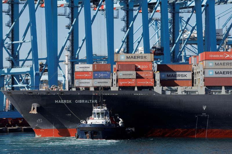 &copy; Reuters. Des conteneurs sont vus sur le navire porte-conteneurs Maersk Gibraltar à l'APM Terminals dans le port d'Algeciras, en Espagne. /Photo prise le 19 janvier 2023/REUTERS/Jon Nazca/