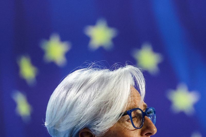 &copy; Reuters. Christine Lagarde, présidente de la Banque centrale européenne (BCE), participe à une conférence de presse après la réunion de politique monétaire du Conseil des gouverneurs au siège de la BCE à Francfort, en Allemagne. /Photo prise le 14 décemb