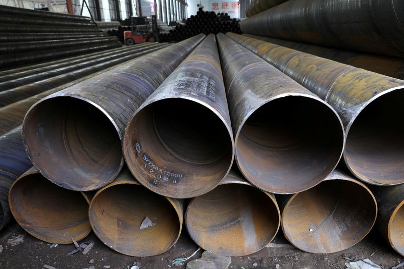 © Reuters. Tubos de aço empilhados em parque industrial em Shenyang, província de Liaoning, na China
30/9/2021 REUTERS/Tingshu Wang/Arquivo
