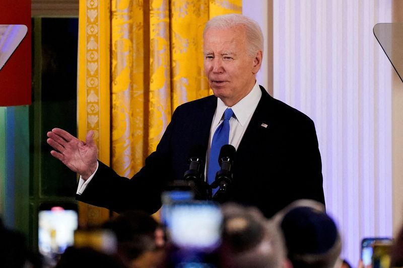 &copy; Reuters. FILE PHOTO: U.S. President Joe Biden delivers remarks during a Hanukkah reception at the White House in Washington, U.S., December 11, 2023. REUTERS/Elizabeth Frantz/Pool//File Photo