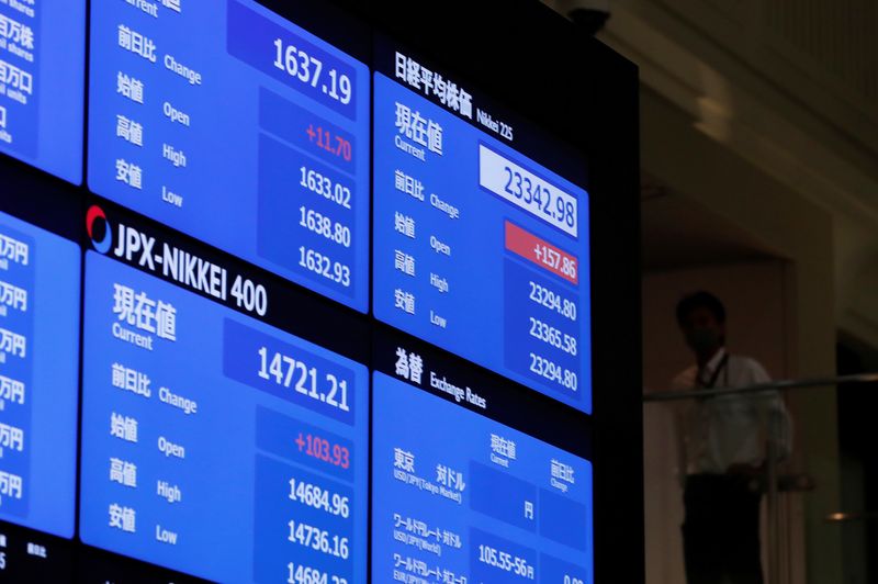&copy; Reuters. شاشة تعرض تعرض أسعار الأسهم في بورصة طوكيو بصورة من أرشيف رويترز.

