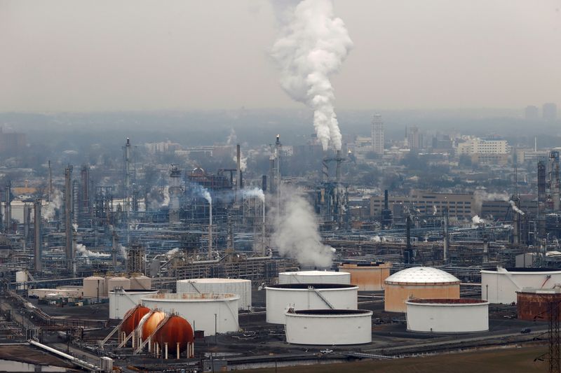 &copy; Reuters. General view of oil tanks and the Bayway Refinery of Phillips 66 in Linden, New Jersey, U.S., March 30, 2020. REUTERS/Mike Segar/file photo