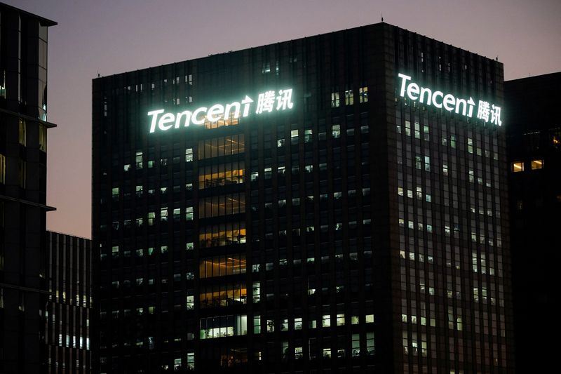 &copy; Reuters. FILE PHOTO: The logo of Tencent is seen at a Tencent office in Shanghai, China, Dec. 13, 2021. REUTERS/Aly Song/File Photo