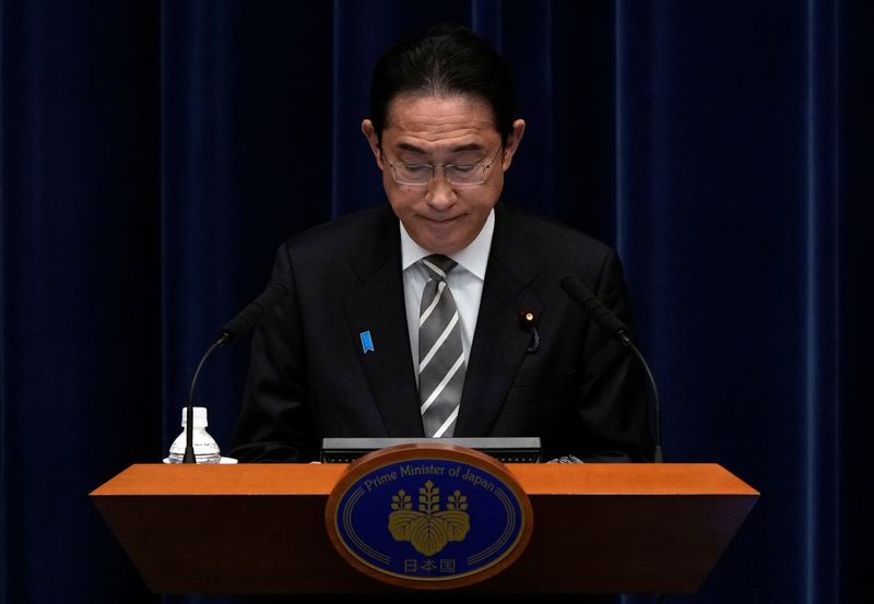 © Reuters. Japanese Prime Minister Fumio Kishida attends a news conference at the prime minister's office in Tokyo, Japan, 13 December 2023. Prime Minister Kishida said he will replace several ministers implicated in a political fundraising scandal.    FRANCK ROBICHON/Pool via REUTERS