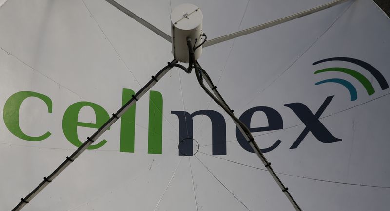 &copy; Reuters. A telecom antenna of Spain’s telecoms infrastructures firm Cellnex is seen in Madrid, Spain, March 10, 2016. REUTERS/Sergio Perez/file photo