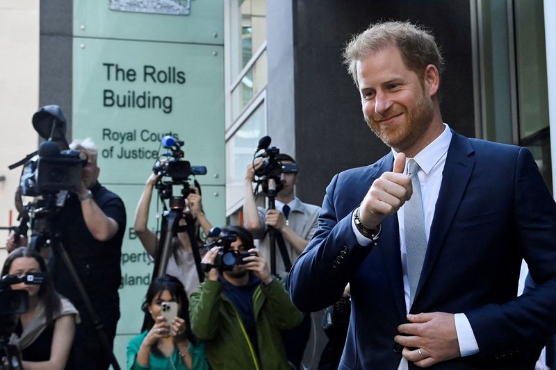 &copy; Reuters. FILE PHOTO: Britain's Prince Harry, Duke of Sussex, departs the Rolls Building of the High Court in London, Britain June 7, 2023. REUTERS/Toby Melville/File Photo