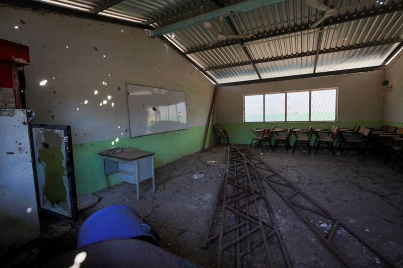 &copy; Reuters. A view of an abandoned classroom of a school, which was shut down due to organized crime violence, in the community of El Limoncillo, in Michoacan state, Mexico, February 15, 2022. REUTERS/Stringer 