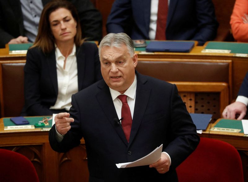 &copy; Reuters. Primeiro-ministro da Hungria, Viktor Orbán, discursa no Parlamento húngaro, em Budapeste
13/12/2023 REUTERS/Bernadett Szabo
