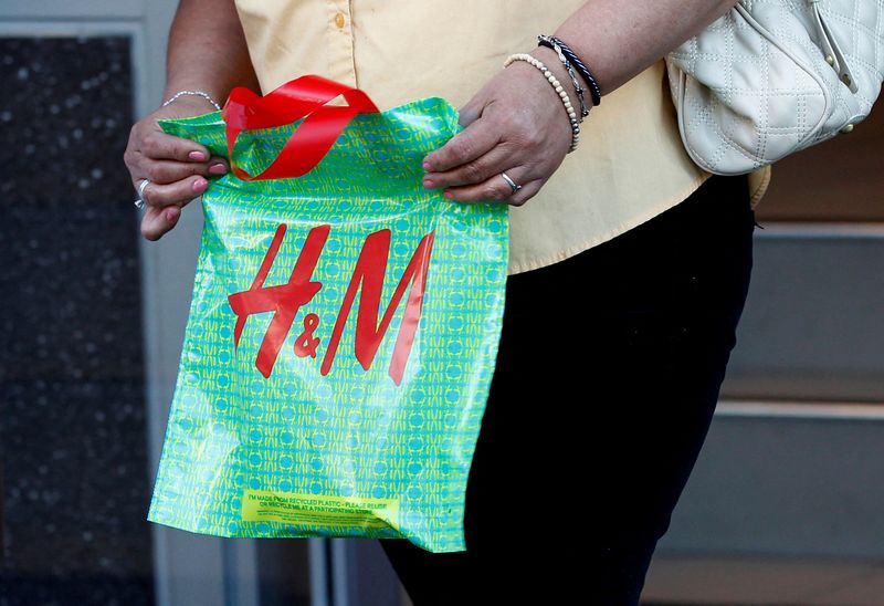 &copy; Reuters. FILE PHOTO: A woman holds an H&M bag after shopping at an H&M clothing store in Hollywood, California January 26, 2011. REUTERS/Fred Prouser/File Photo