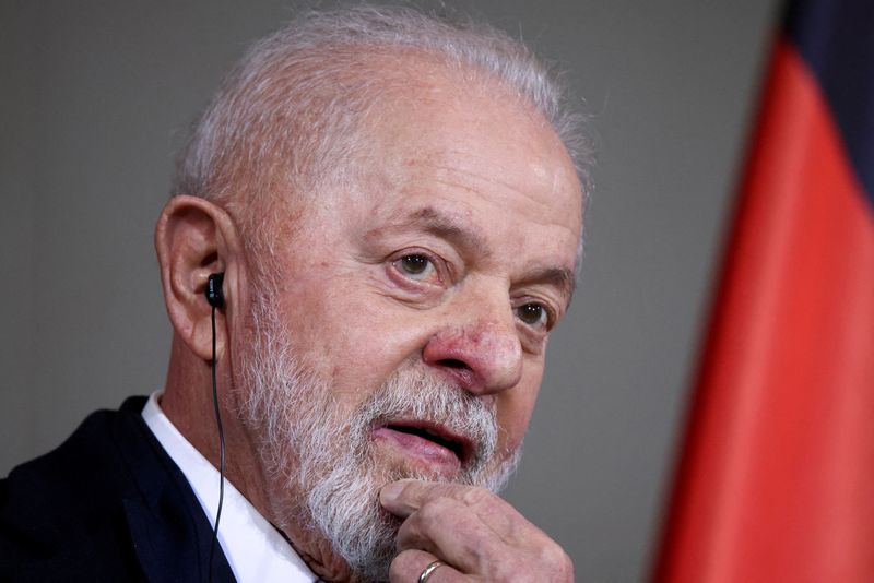 © Reuters. FILE PHOTO: Brazil's President Luiz Inacio Lula da Silva looks on at a joint press conference with German Chancellor Olaf Scholz (not pictured) during the German-Brazilian government consultations at the Chancellery in Berlin, Germany, December 4, 2023.  REUTERS/Liesa Johannssen/File Photo