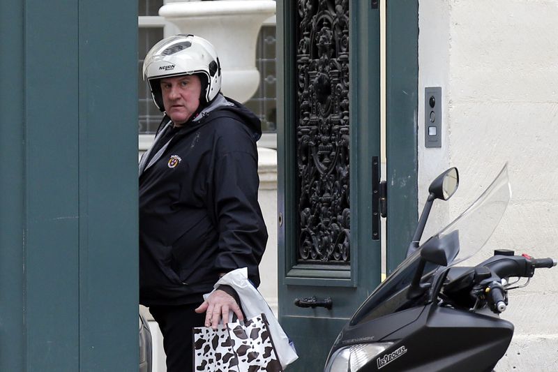 &copy; Reuters. French actor Gerard Depardieu enters his home in Paris December 19, 2012. REUTERS/Benoit Tessier/File photo