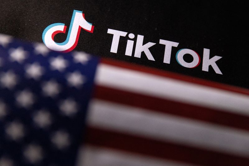 © Reuters. FILE PHOTO: U.S. flag and TikTok logo are seen in this illustration taken, June 2, 2023. REUTERS/Dado Ruvic/Illustration/File Photo