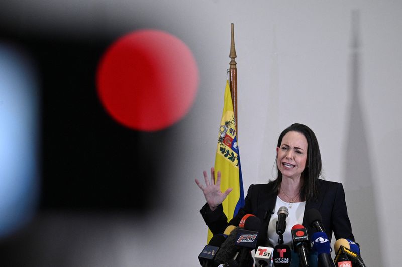 &copy; Reuters. Líder venezuelana da oposição, María Corina Machado, fala com a imprensa em Caracas, Venezuela
4/7/2023 REUTERS/Gaby Oraa