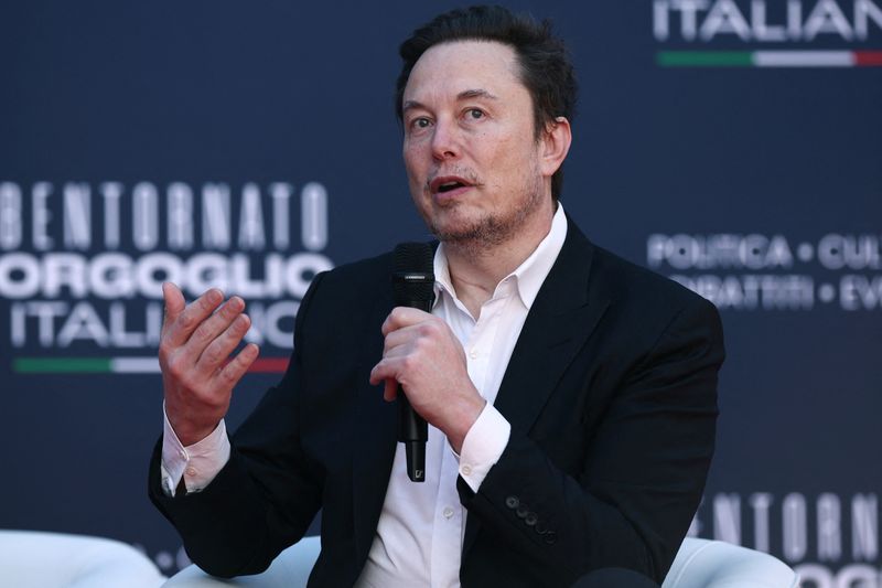 &copy; Reuters. Tesla and SpaceX's CEO Elon Musk speaks, as he attends political festival Atreju organised by Italian Prime Minister Giorgia Meloni's Brothers of Italy (Fratelli d'Italia) right-wing party, in Rome, Italy, December 16, 2023. REUTERS/Guglielmo Mangiapane