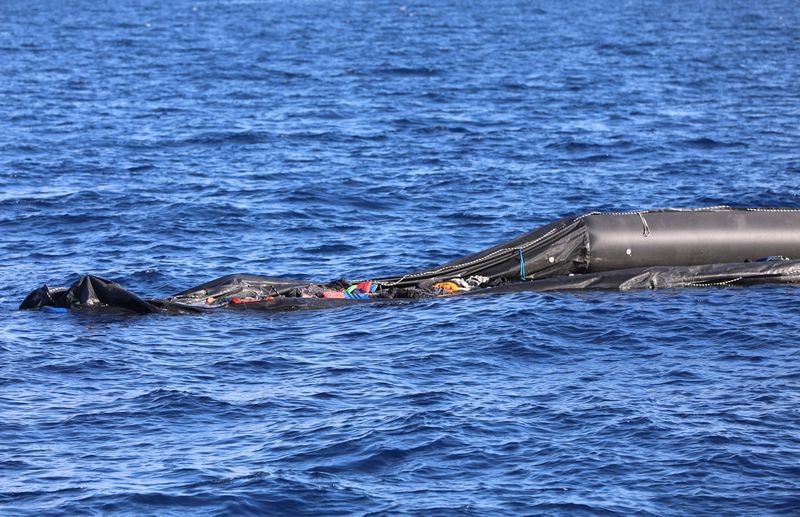 &copy; Reuters. قارب كان يقل مهاجرين في البحر المتوسط ​​قبالة سواحل ليبيا. صورة من أرشيف رويترز.
