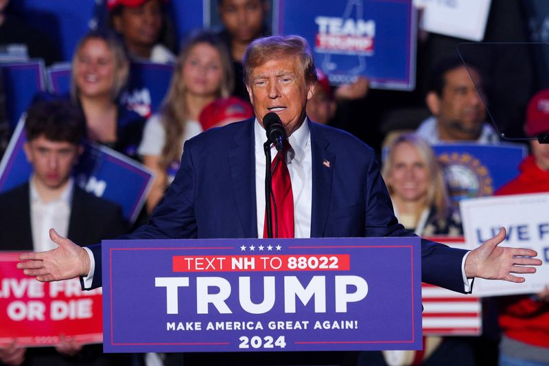 © Reuters. FILE PHOTO: Republican presidential candidate and former U.S. President Donald Trump speaks at a rally in Durham, New Hampshire, U.S. December 16, 2023. REUTERS/Brian Snyder/FILE PHOTO