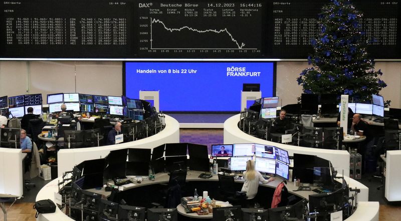&copy; Reuters. مؤشر الأسهم الألماني داكس في بورصة فرانكفورت يوم 14 نوفمبر تشرين الثاني 2023 في صورة لرويترز.