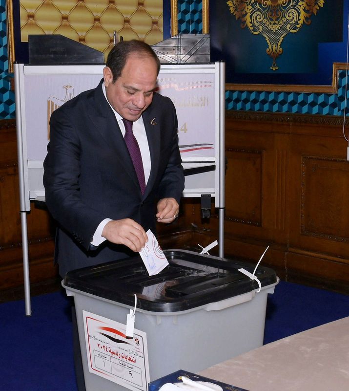 &copy; Reuters. Abdel Fattah al-Sisi vota em eleição no Egito
 10/12/2023  Divulgação via REUTERS
