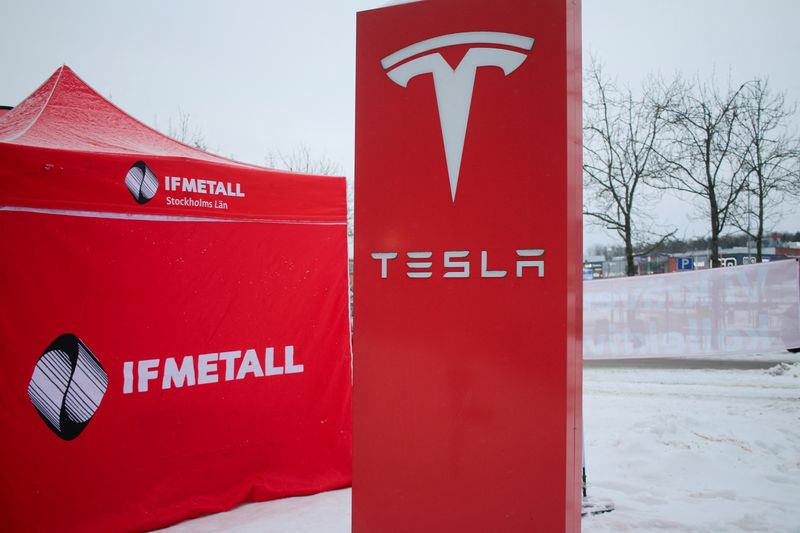 &copy; Reuters. A IF metall tent stands next to a Tesla sign as workers picket outside of a Tesla service centre in Upplands Vasby, north of Stockholm, Sweden December 15, 2023. REUTERS/Marie Mannes