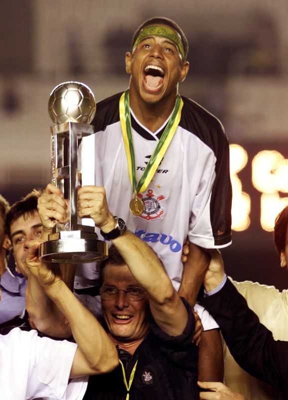 &copy; Reuters. Marcelinho Carioca conquista título mundial pelo Corinthians no Maracanã
REUTERS/Arquivo