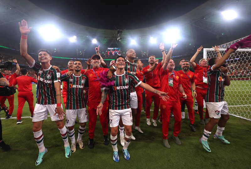 &copy; Reuters. Jogadores do Fluminense comemoram vitória sobre o Al Ahly na semifinal do Mundial de Clubes
18/12/2023
REUTERS/Amr Abdallah Dalsh