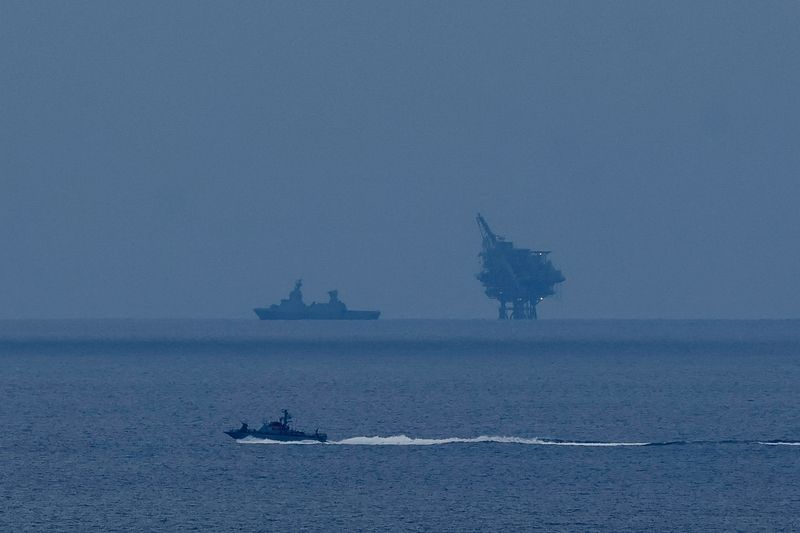 &copy; Reuters. An Israeli military ship sails in the Mediterranean Sea, amid the ongoing conflict between Israel and the Palestinian Islamist group Hamas, as seen from Southern Israel, December 17, 2023. REUTERS/Clodagh Kilcoyne
