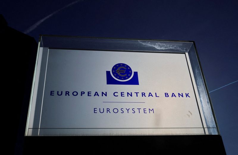 &copy; Reuters. Photo d'archives: Un panneau à l'extérieur du bâtiment de la Banque centrale européenne à Francfort, en Allemagne. /Photo prise le 27 octobre 2022/REUTERS/Wolfgang Rattay 