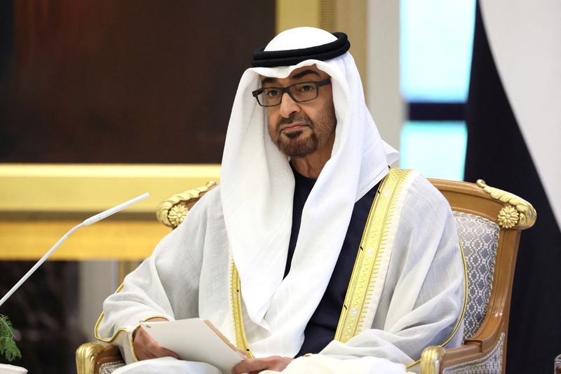 © Reuters. الرئيس الإماراتي الشيخ محمد بن زايد آل نهيان خلال اجتماع في أبوظبي يوم السادس من ديسمبر كانون الأول 2023. صورة لرويترز من ممثل لوكالات الأنباء. 
