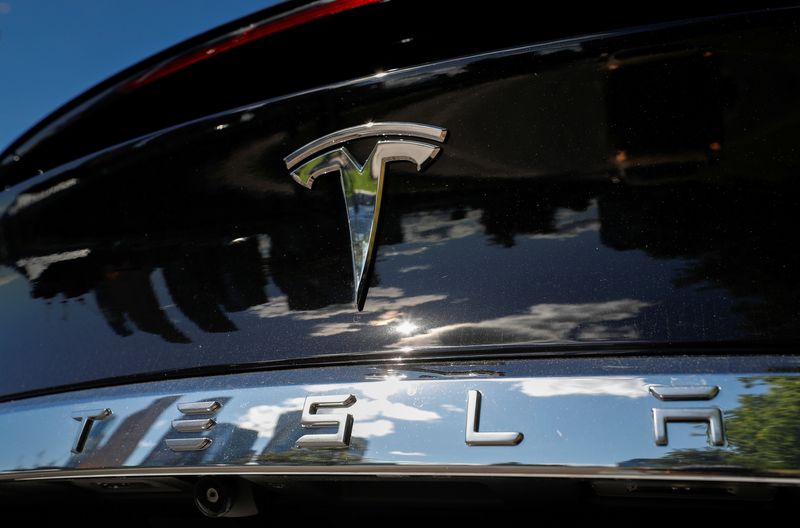 &copy; Reuters. The company logo is pictured on a Tesla Model X electric vehicle in this picture illustration taken in Moscow, Russia July 23, 2020. Picture taken July 23, 2020. REUTERS/Evgenia Novozhenina/File Photo