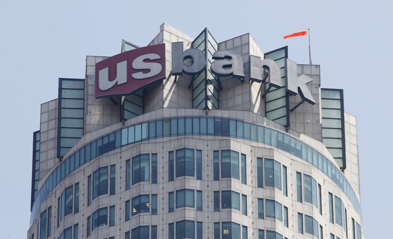 &copy; Reuters. FILE PHOTO: The logo of US Bank is seen atop the US Bank Tower in downtown Los Angeles July 17,2012. REUTERS/Fred Prouser/File Photo