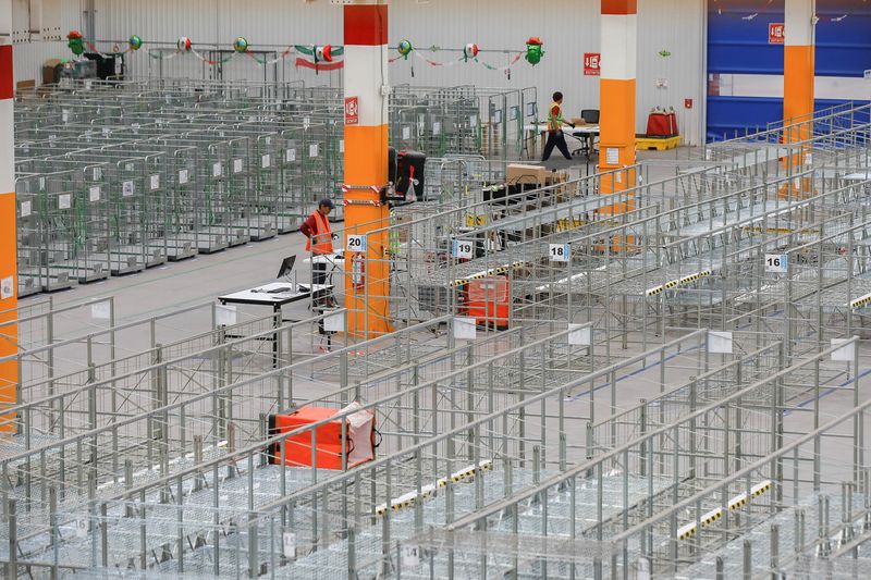 &copy; Reuters. FILE PHOTO: A general view of Amazon's new delivery center in Mexico City, Mexico, September 14, 2023. REUTERS/Raquel Cunha/File Photo