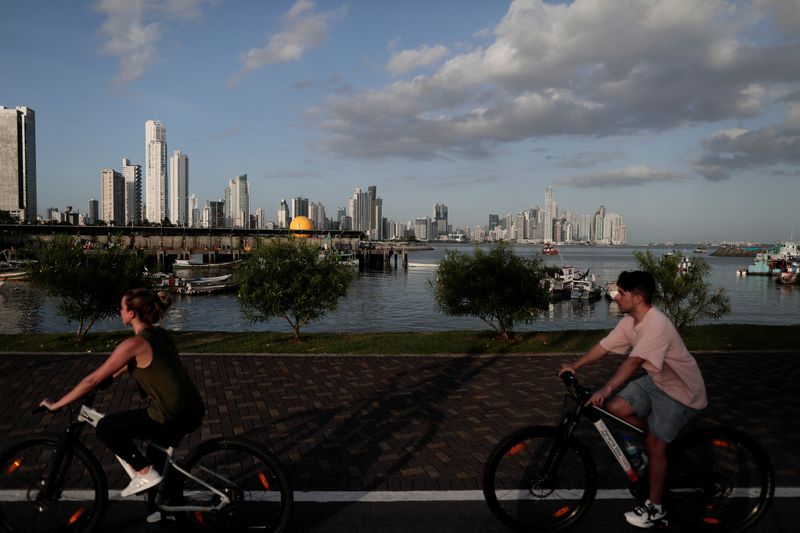 &copy; Reuters. FILE PHOTO: People ride their bicycles, while the Panama City's skyline is visible in the background, in Panama City, Panama, December 2, 2023. REUTERS/Stringer/File Photo