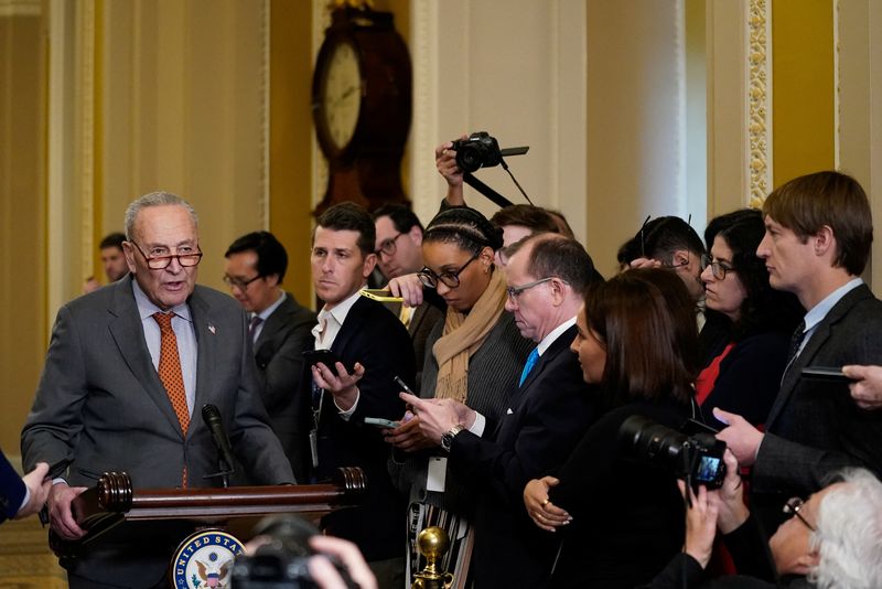 © Reuters. U.S. Senate Majority Leader Chuck Schumer (D-NY) speaks to reporters following the Senate Democrats weekly policy lunch at the U.S. Capitol in Washington, U.S., December 19, 2023. REUTERS/Elizabeth Frantz/ File Photo