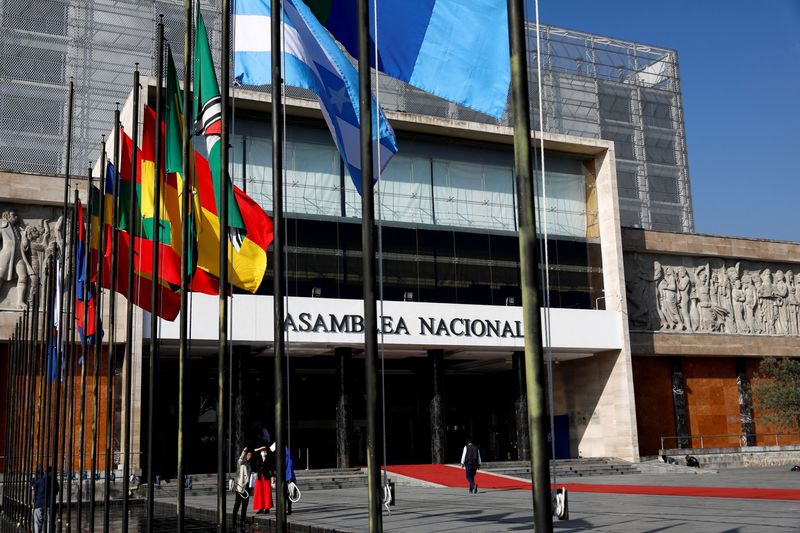 &copy; Reuters. Foto de archivo ilustrativa de la entrada de la Asamblea Nacional de Ecuador, en Quito 
Nov 17, 2023. REUTERS/Karen Toro