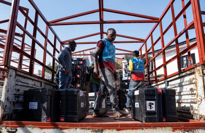 &copy; Reuters. Independent Electoral Commission (CENI) agents load electoral kits onto trucks for deployment to the polling locations ahead of the Presidential election in Goma, North Kivu province, Democratic Republic of Congo December 19, 2023. REUTERS/Arlette Bashizi
