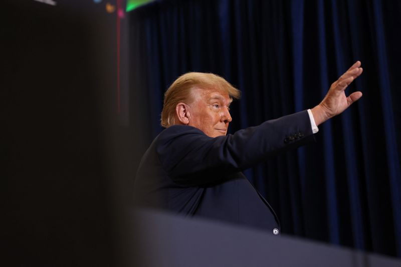 &copy; Reuters. Republican presidential candidate and former U.S. President Donald Trump attends a campaign event in Waterloo, Iowa, U.S. December 19, 2023. REUTERS/Scott Morgan