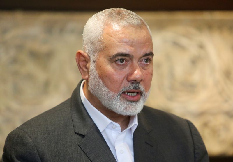 &copy; Reuters. Il capo del gruppo palestinese Hamas Ismail Haniyeh parla dopo un incontro con il portavoce del parlamento libanese Nabih Berri a Beirut, Libano, 28 giugno 2021. REUTERS/Aziz Taher