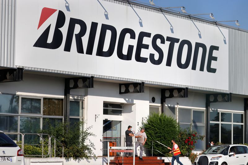 &copy; Reuters. FILE PHOTO: A view shows the Bridgestone's tyre plant in Bethune, France, September 21, 2020.   REUTERS/Pascal Rossignol/File Photo