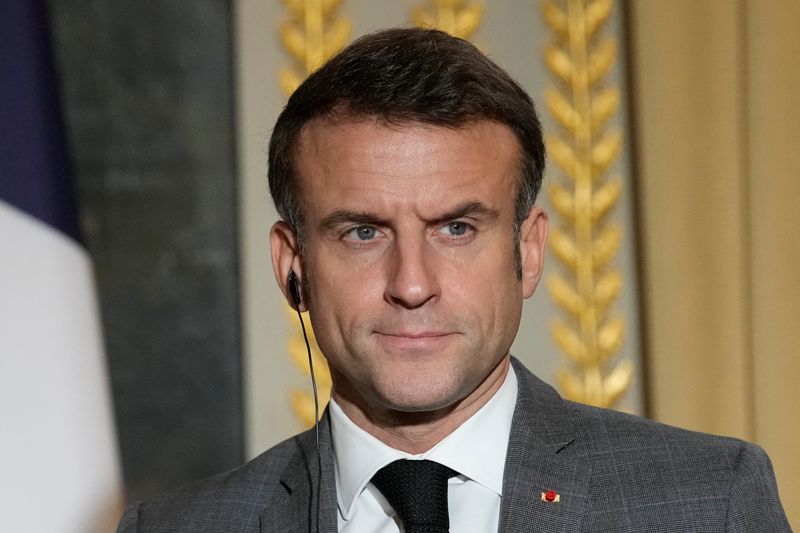 &copy; Reuters. Le président français Emmanuel Macron au palais de l'Élysée à Paris. /Photo prise le 20 décembre 2023/REUTERS/Christophe Ena