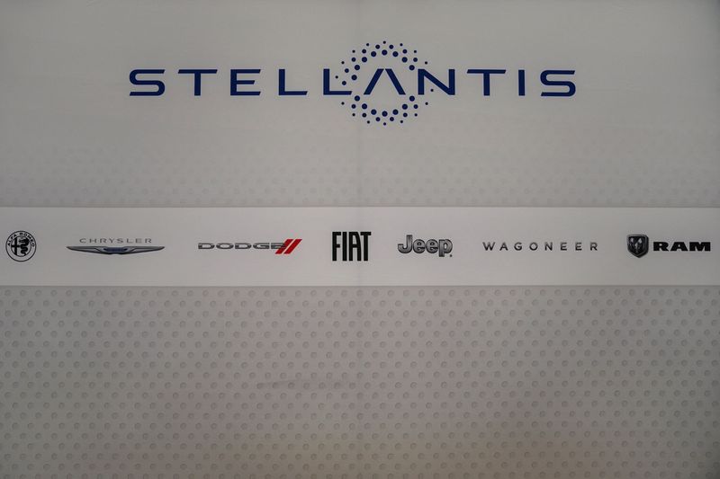 &copy; Reuters. FOTO DE ARCHIVO. El logo de Stellantis se ve durante el Auto Show Internacional de Nueva York, en Manhattan, Nueva York, EEUU, 5 de abril de 2023. REUTERS/David 'Dee' Delgado