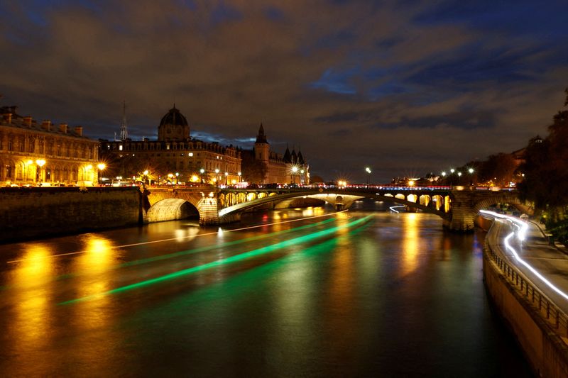 &copy; Reuters. FILE PHOTO: A view shows the River Seine with the Conciergerie and the Pont Notre-Dame bridge by night in Paris, France, October 25, 2023. Picture taken with a long exposure. REUTERS/Abdul Saboor/File Photo